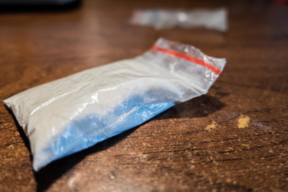 Наркоделец пытался сбыть в Тюменской области более 5,6 кг синтетических наркотиков