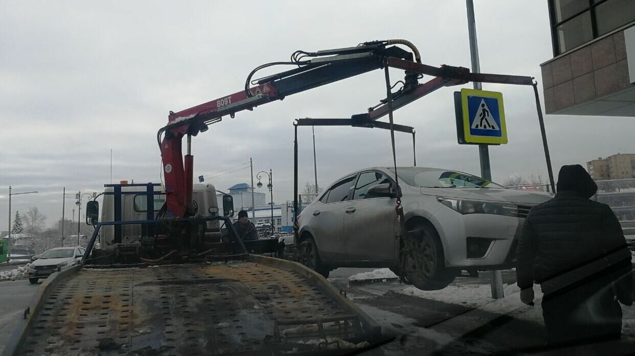 В Тюмени эвакуировали несколько машин на улицах Свердлова и Первомайской