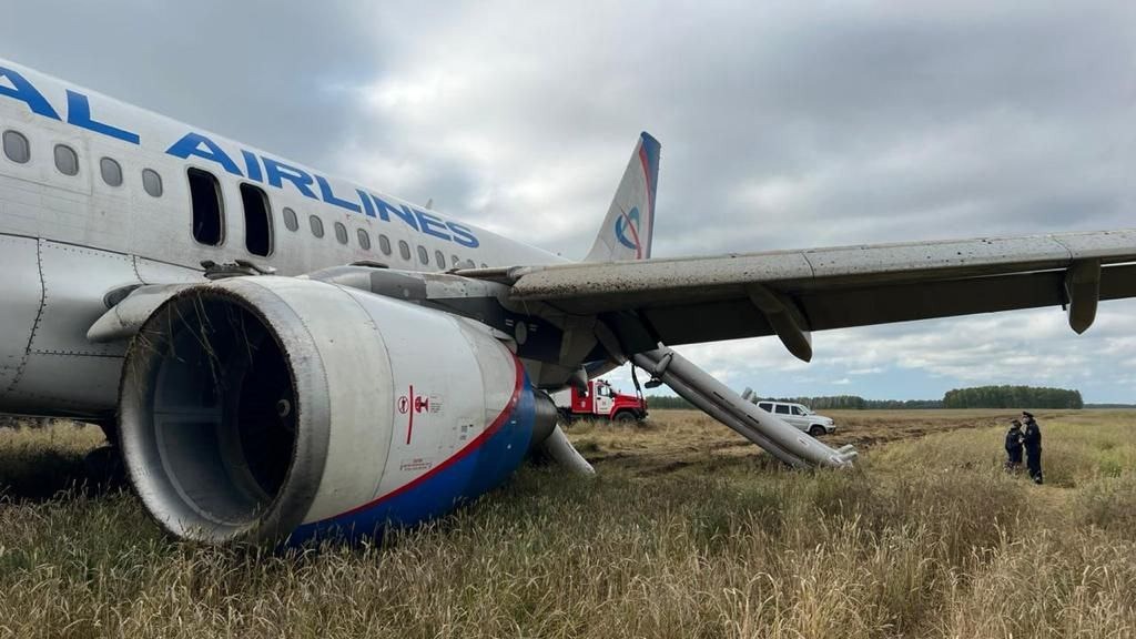 Миллионер из Тюмени высказался об экстренной посадке самолета в поле