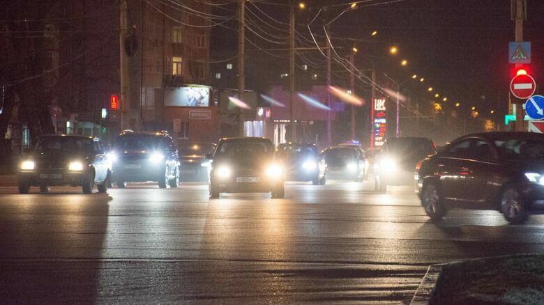 Тюменские водители участвуют в опасном челлендже: выходят на ходу из автомобиля