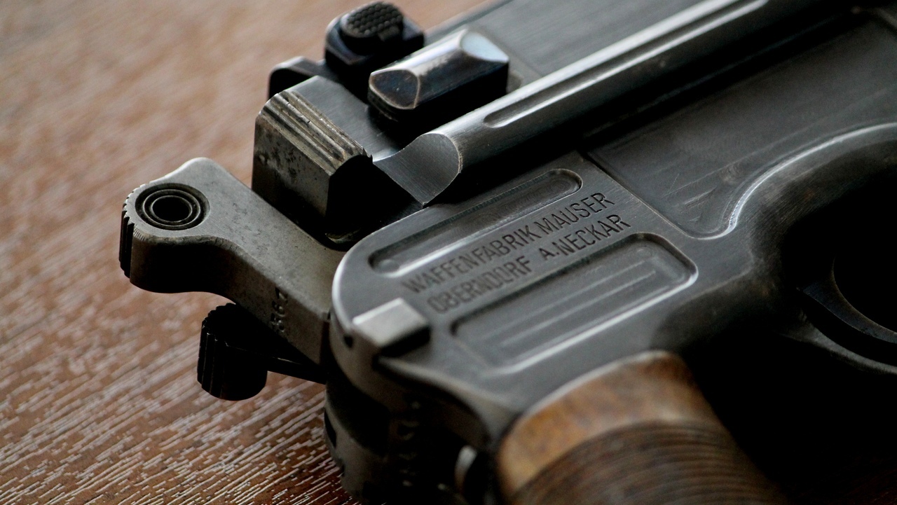Покупка столетнего "Маузера" закончилась изъятием: тюменец ищет пистолет уже полгода