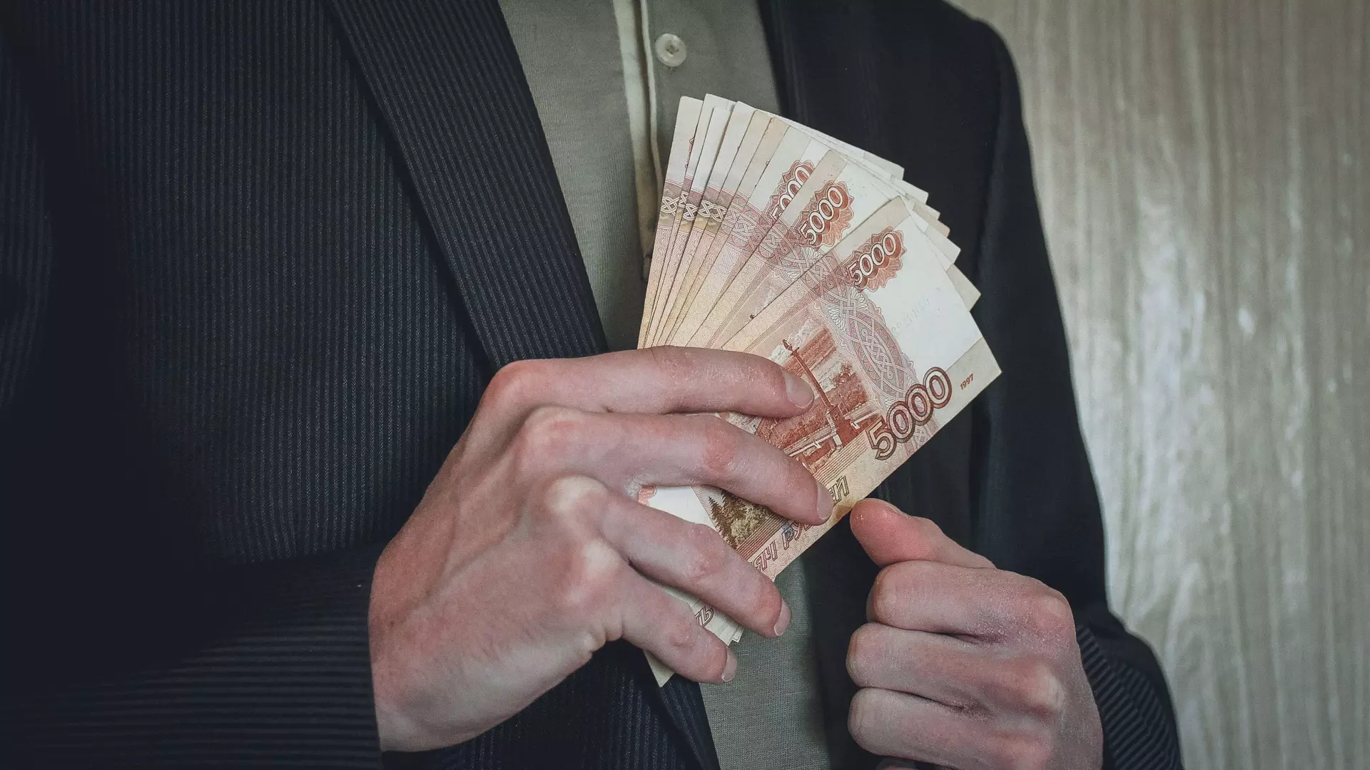 Тюменские нефтяники вошли в список россиян с самыми большими зарплатами