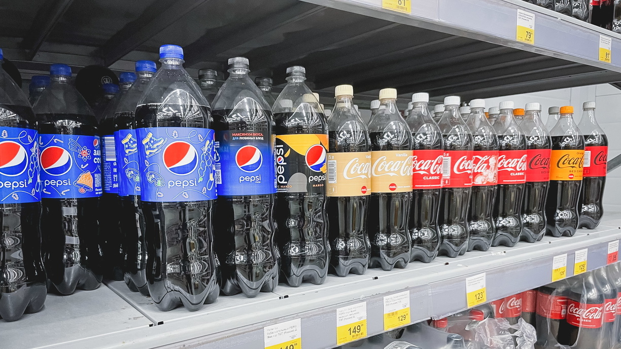 Праздник больше не приходит: Coca-cola уходит из России