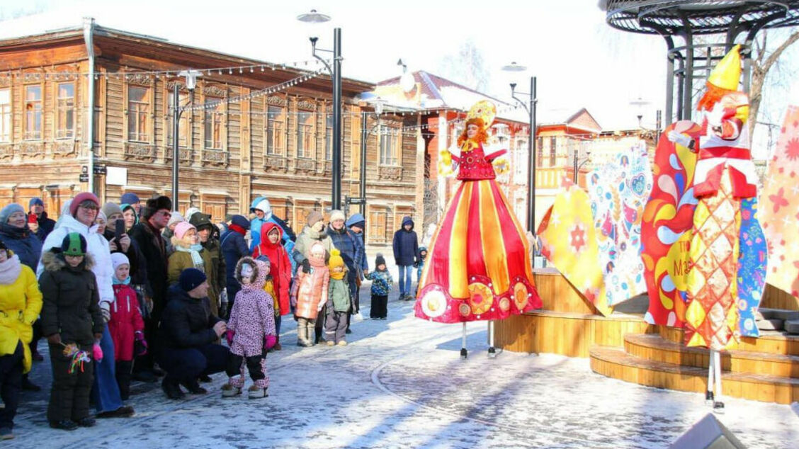 Тюменцы впервые отпраздновали масленицу на пешеходной улице Дзержинского