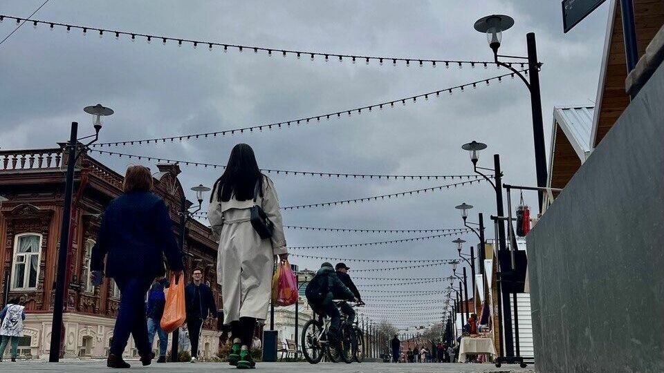 Новый пешеходный бульвар в Тюмени превратили в место сбора пьяных