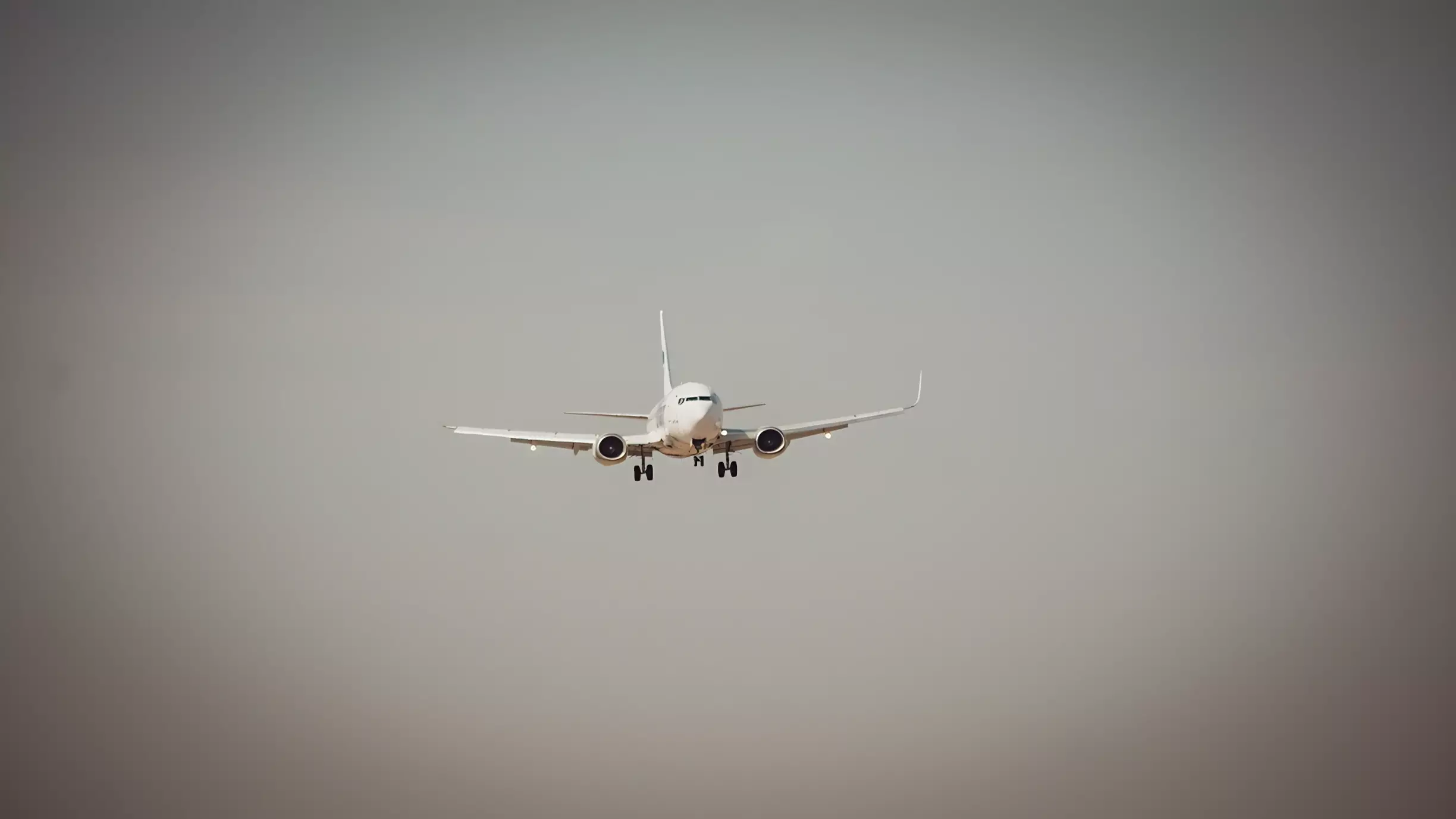 Самолет, летевший до Красноярска, экстренно сел в Тюмени