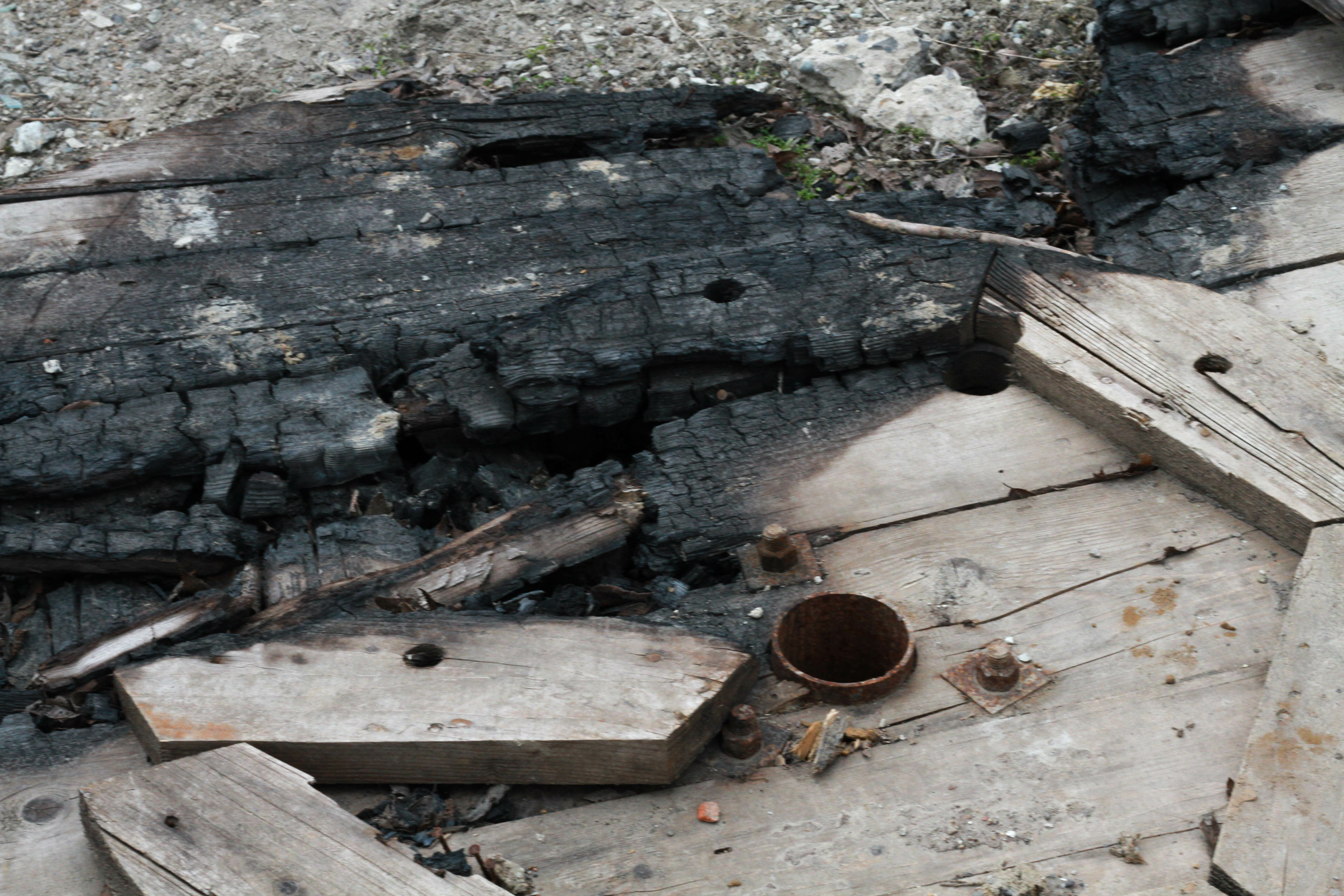 В Тюмени в деревянном доме по улице Ямской произошёл пожар