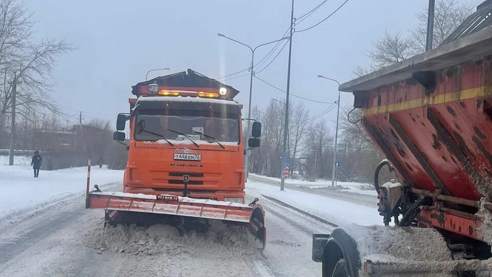 Руслан Кухарук поручил дорожным службам срочно усилить уборку снега