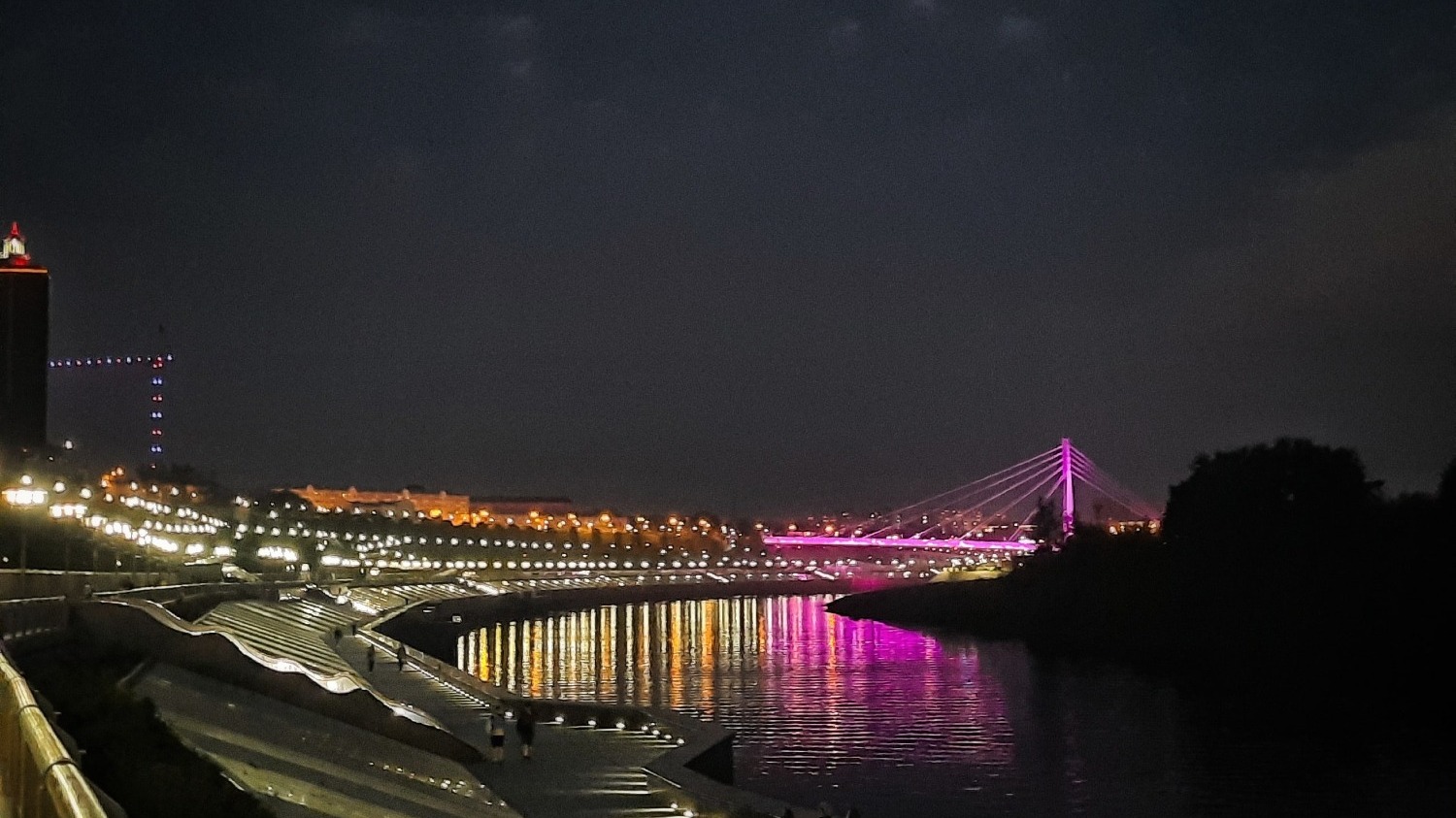 Мост Влюбленных особенно красив, когда включается подсветка