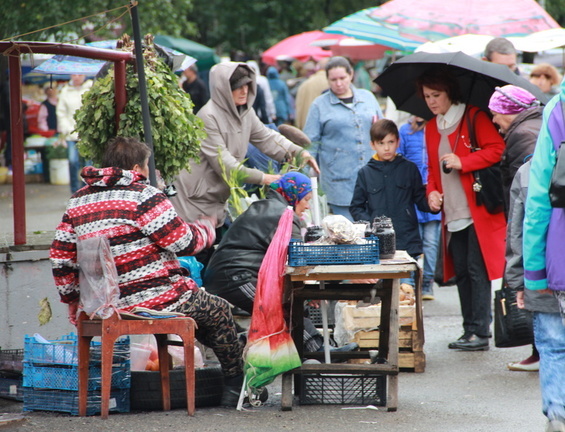 За лето в Тюмени составлено 200 протоколов на "серых" уличных торговцев