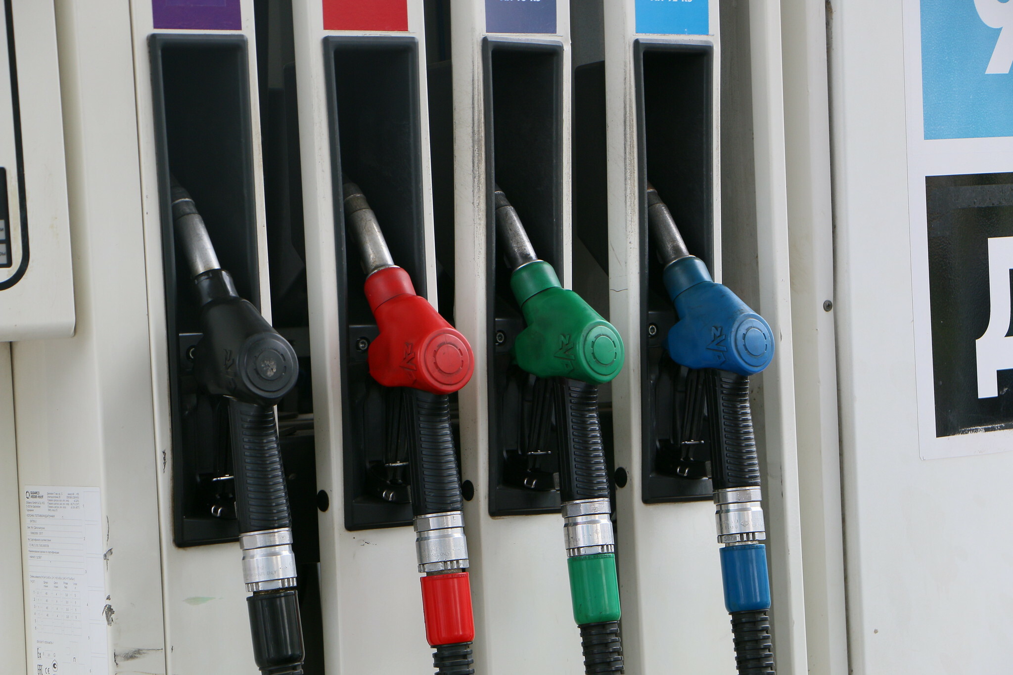 Стоимость бензина в Тюмени выросла на два рубля за литр