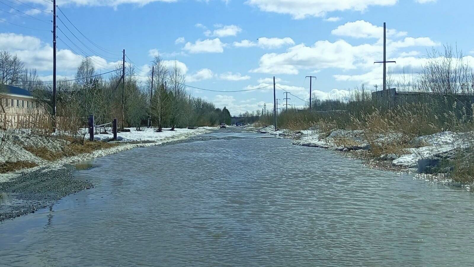 Дорога на БСИ-1 в Тобольске стала «рекой». Фото