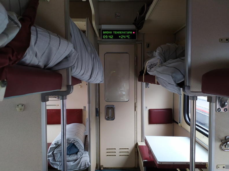 В Тюмени полицейские сняли с поезда двух несовершеннолетних.