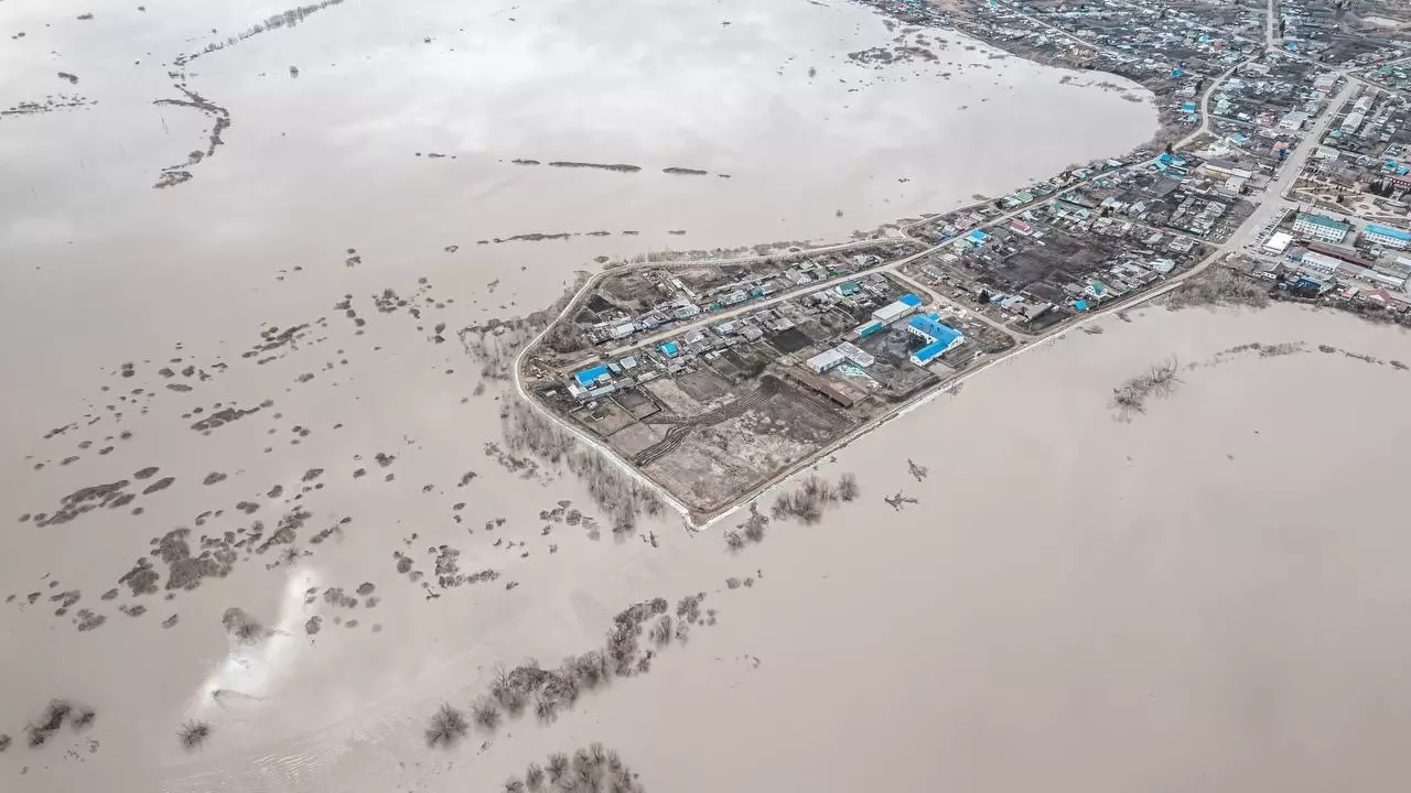 Село Казанское окружила большая вода