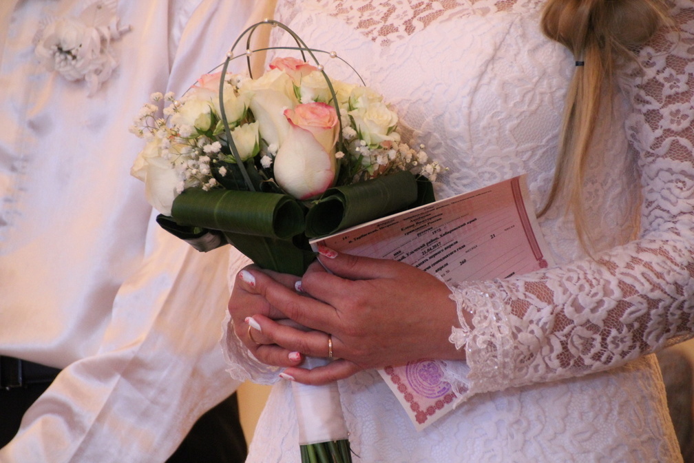 Десятки пар Тюмени поженились 22 февраля в зеркальную дату