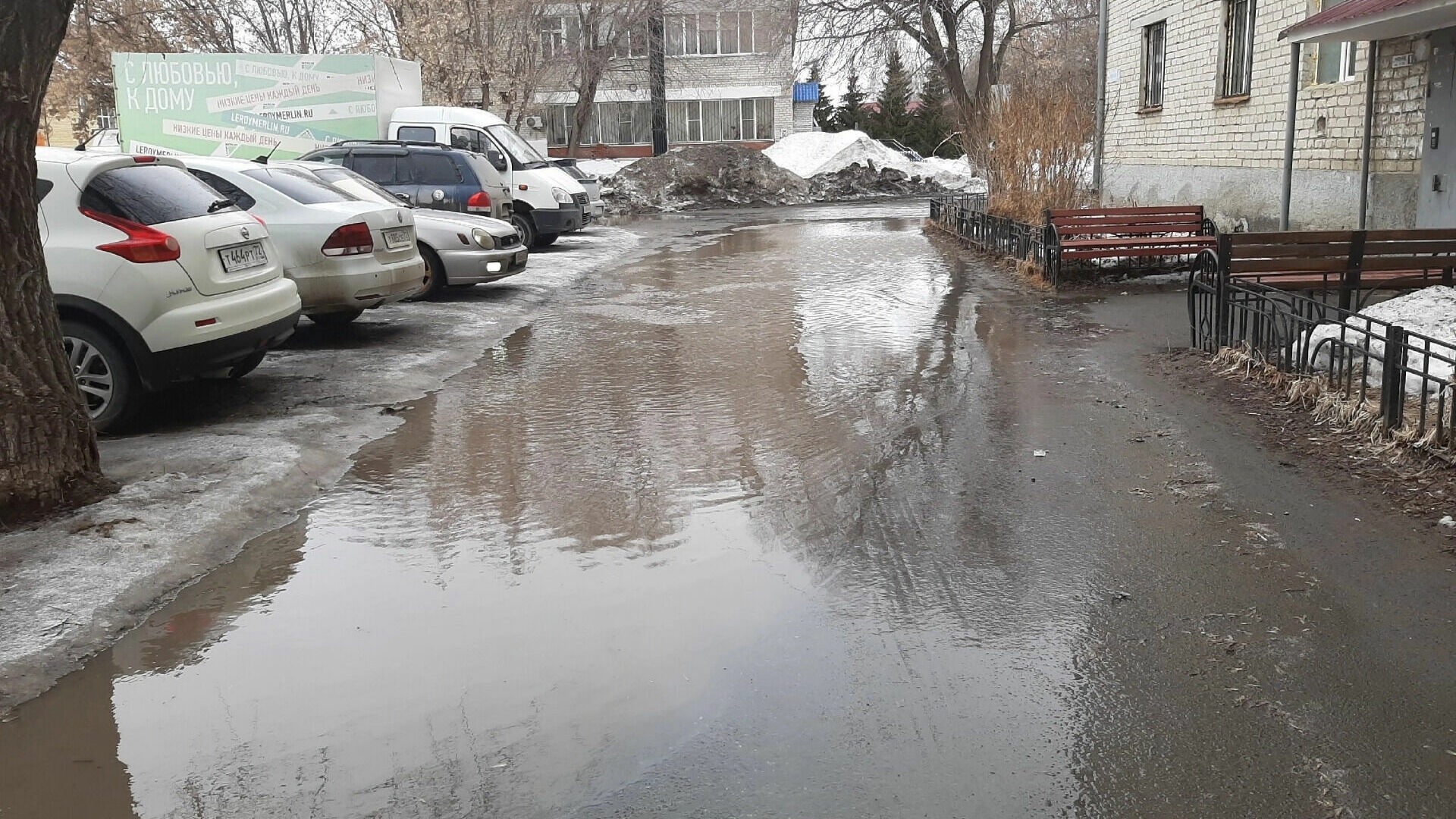 В Тюменской области жители двух деревень пожаловались на затопленные улицы