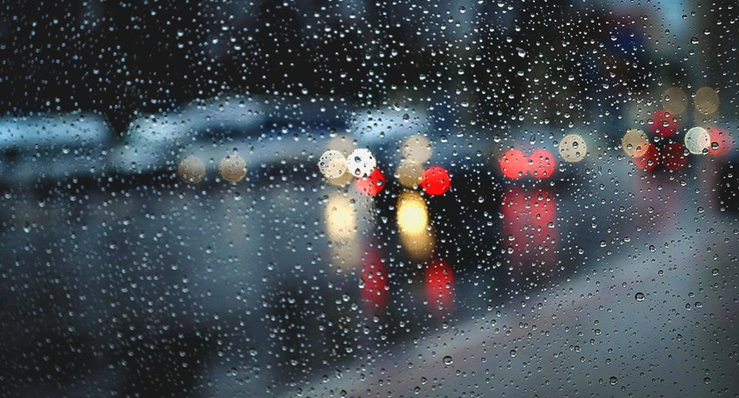 На трассе Тюмень — Омск град, сильный дождь и плохая видимость на дороге