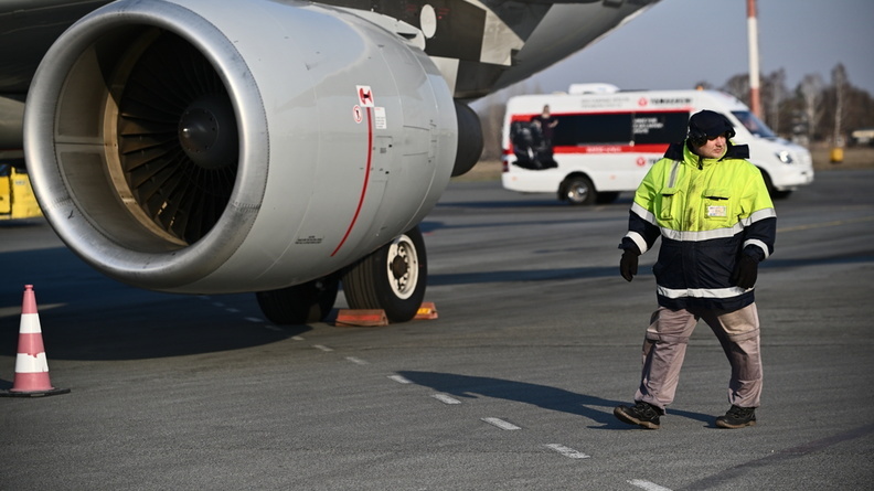 В аэропорту Тюмени посадили самолёт из-за плохого самочувствия пассажира