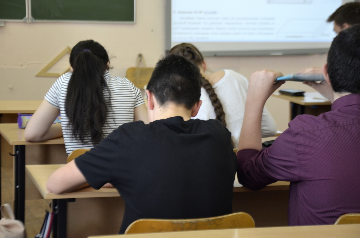 Школьникам Тюменской области в режиме онлайн рассказали о вреде табачных см