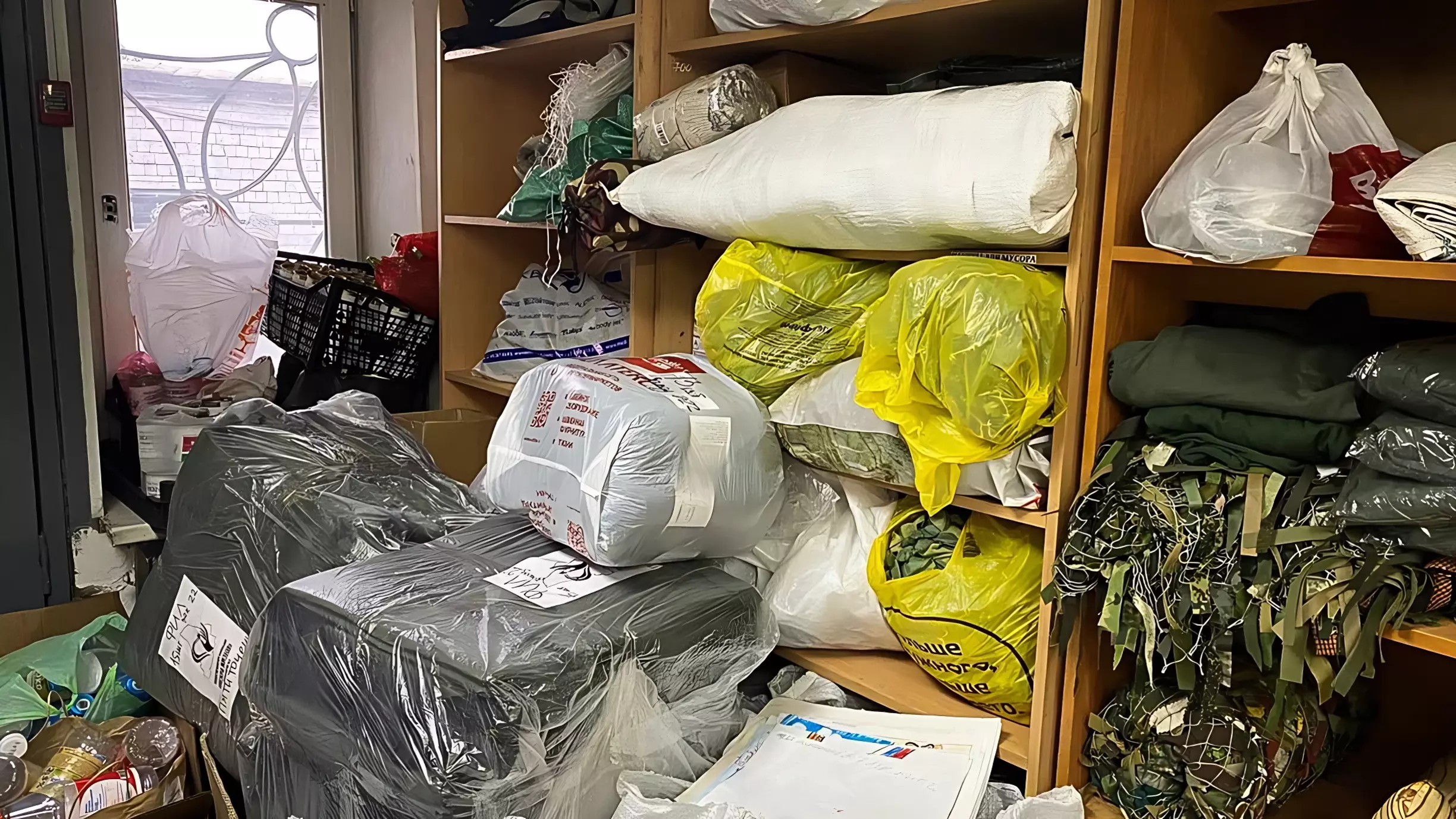 Из Тюмени на Донбасс отправили гуманитарную помощь с новогодними подарками