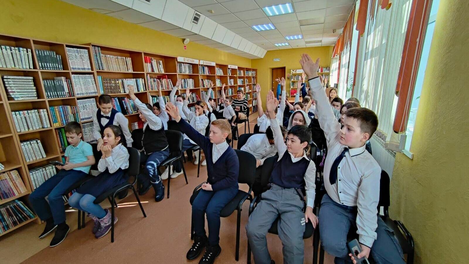 Более 200 тюменских школьников города приняты в отряд «хранителей воды»