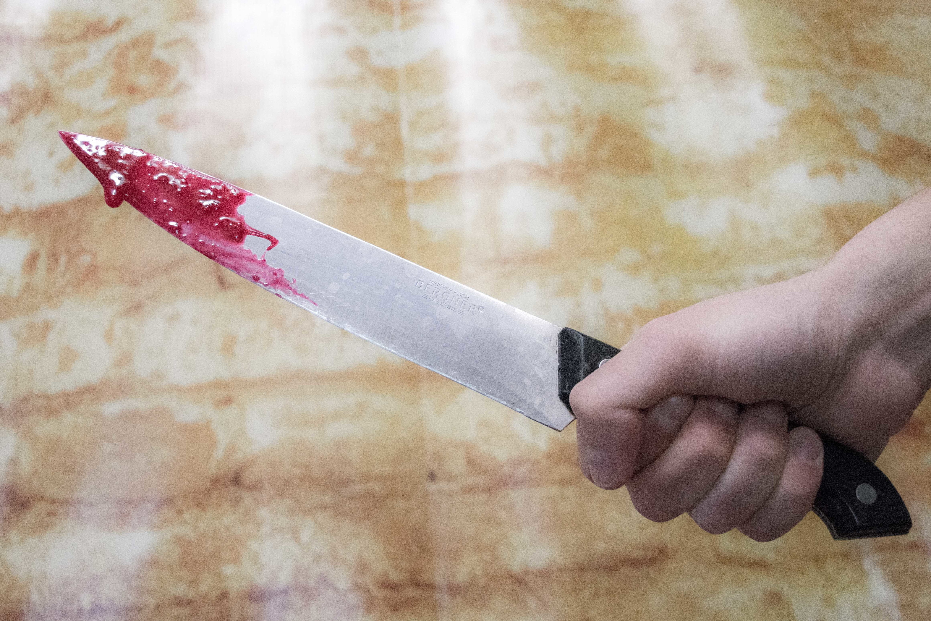 68-летний тюменец расправился со своей сожительницей, ударив ее ножом 10 раз