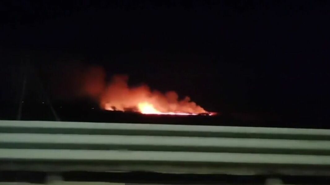 В районе Лесобазы отмечен крупный ландшафтный пожар. Видео
