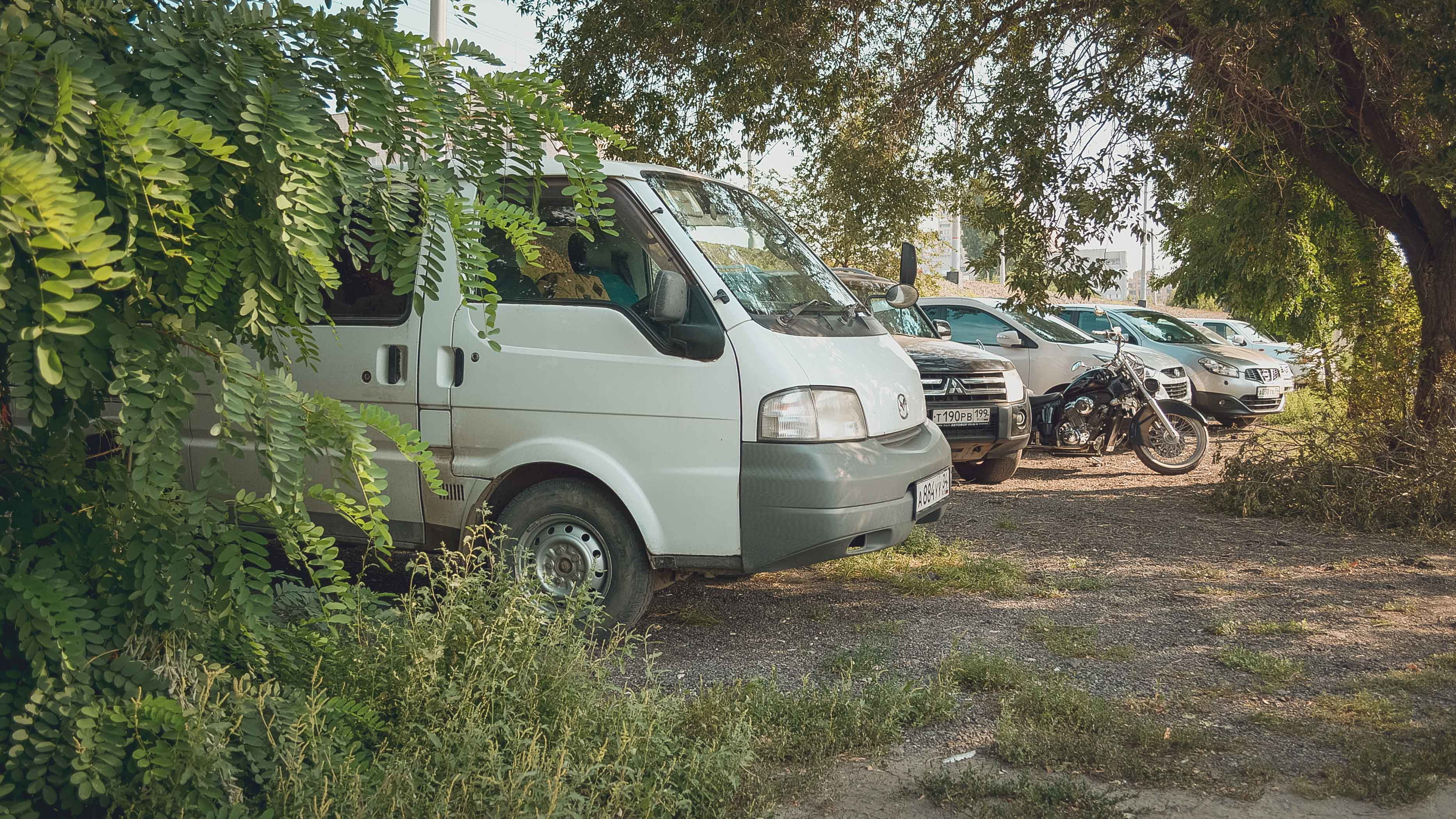 За парковку на газонах в Тюмени оштрафовали 811 водителей