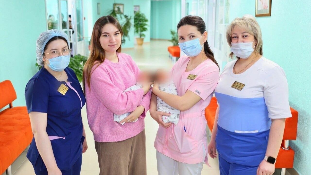 Тюменские врачи помогли выжить двойняшкам, родившимся раньше срока