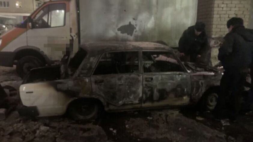 В Тюмени 38-летний мужчина спалил сразу три машины на улице 50 лет Октября