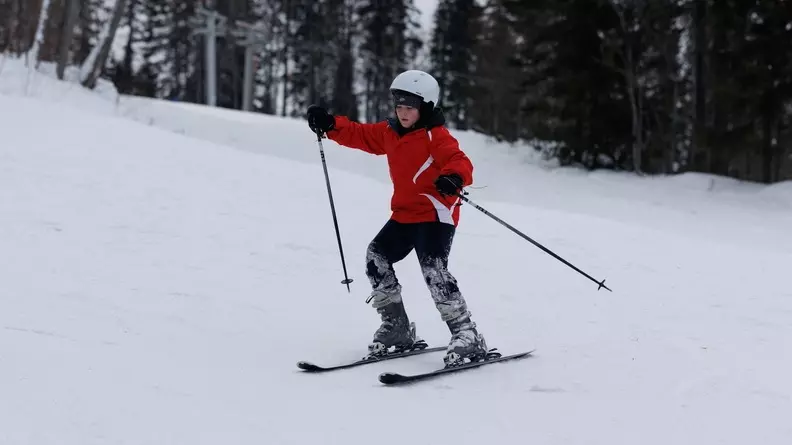 Школьников Тобольска, победивших в лыжных гонках, наградят путевкой в Санкт-Петербург