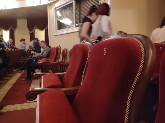 Тюменцев приглашают в театр на постановку Чехова