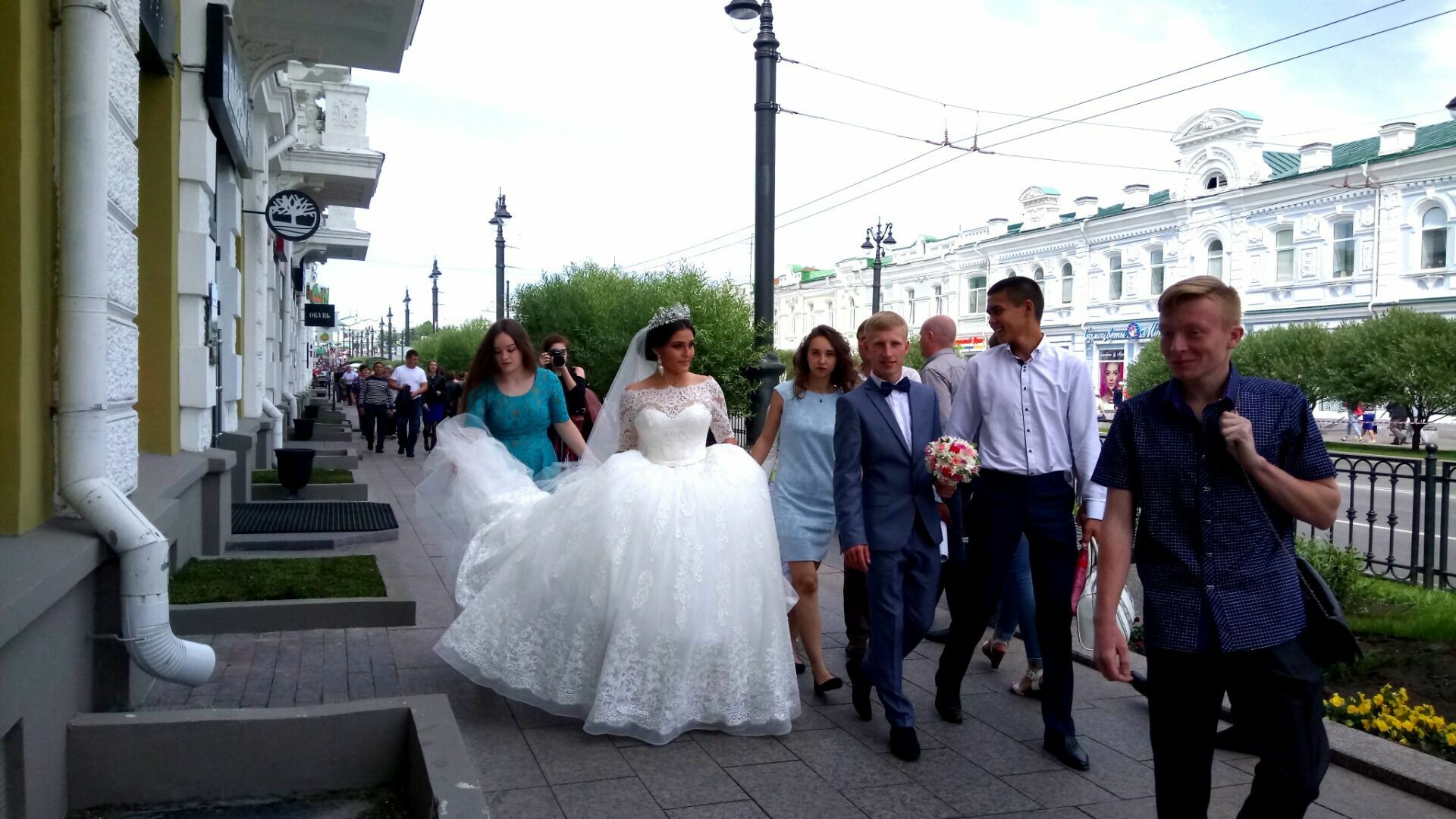 Свыше ста влюблённых пар поженились в канун «Красной горки» в Тюменской области