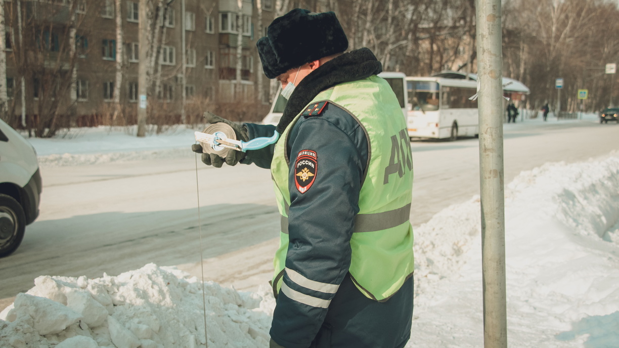 На трассе Тюмень — Ханты-Мансийск автомобиль «KIA Rio» слетел с дороги и ушел под лед