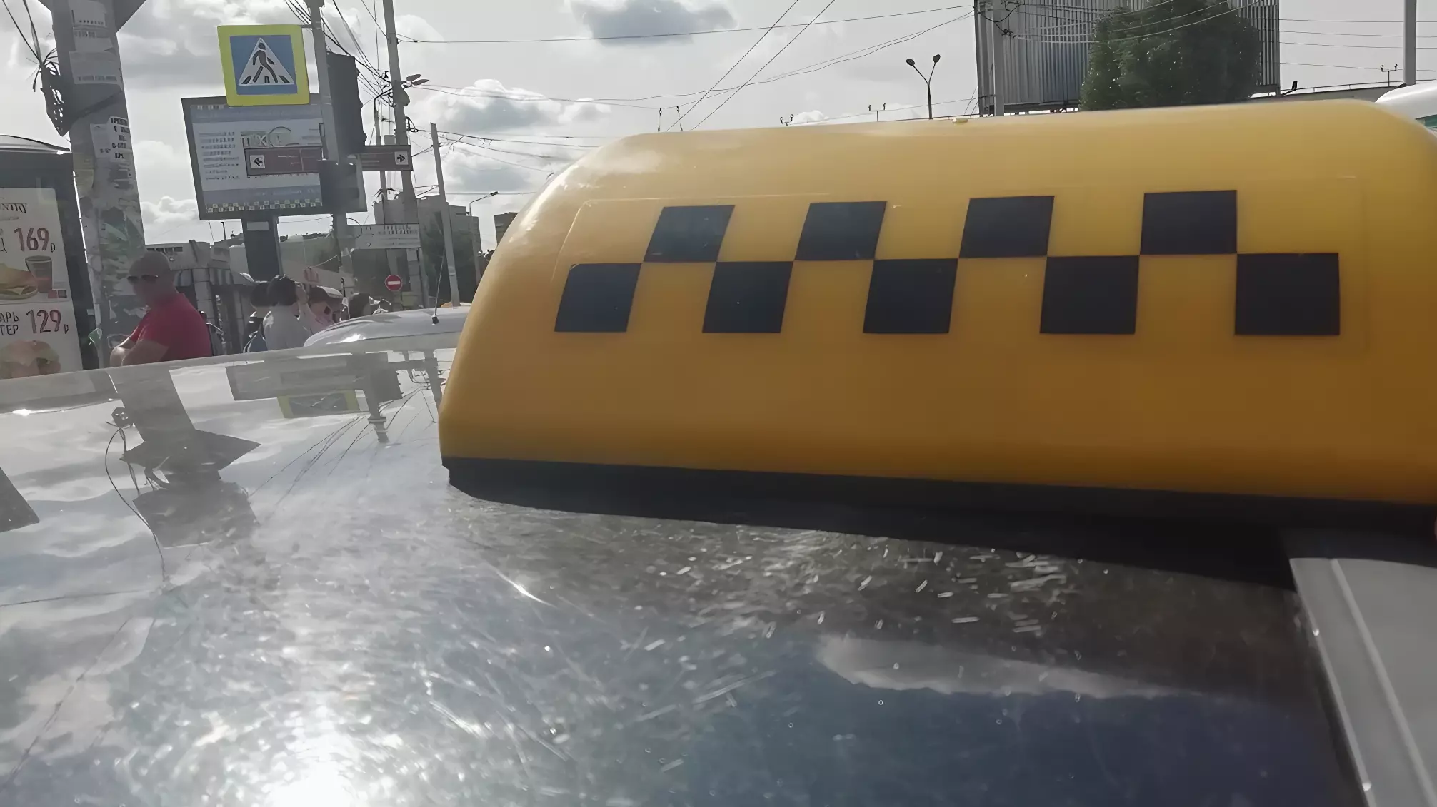 Тюменские таксисты ездят на заработки в Екатеринбург