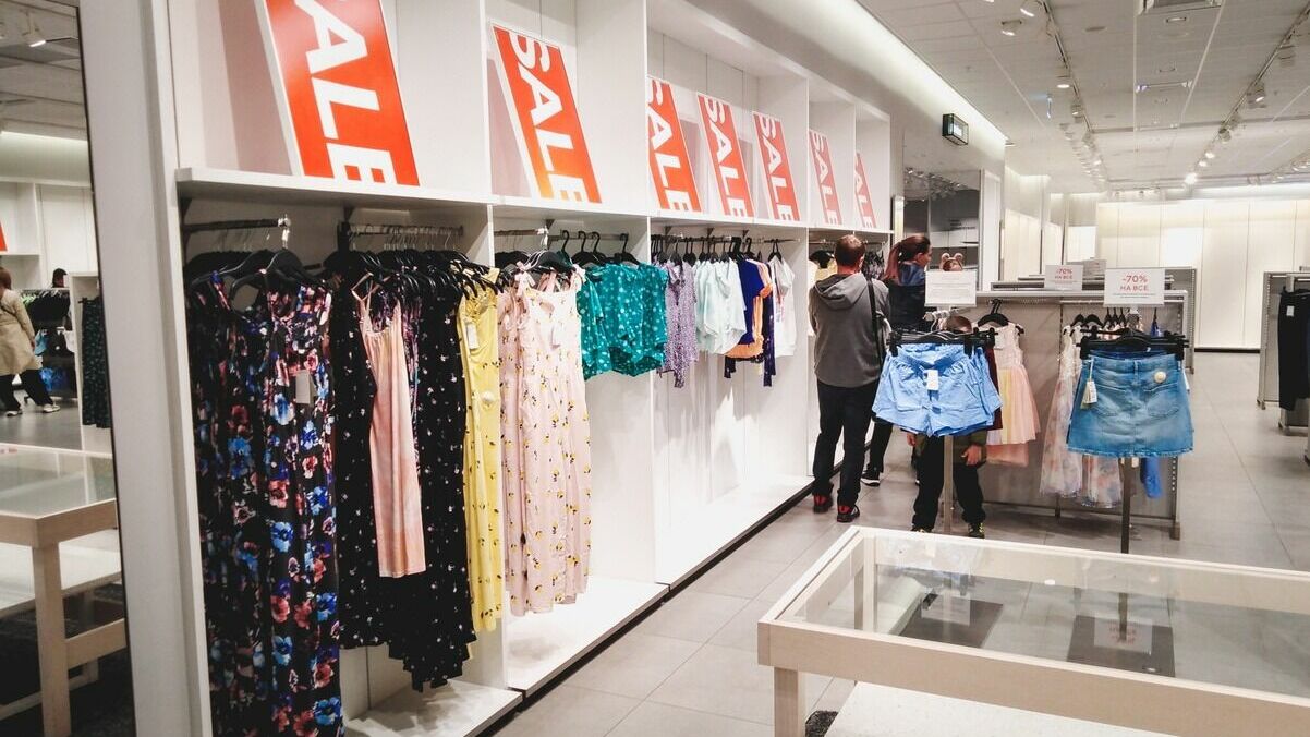В тюменские магазины Zara набирают сотрудников. Их могут открыть под другим брендом