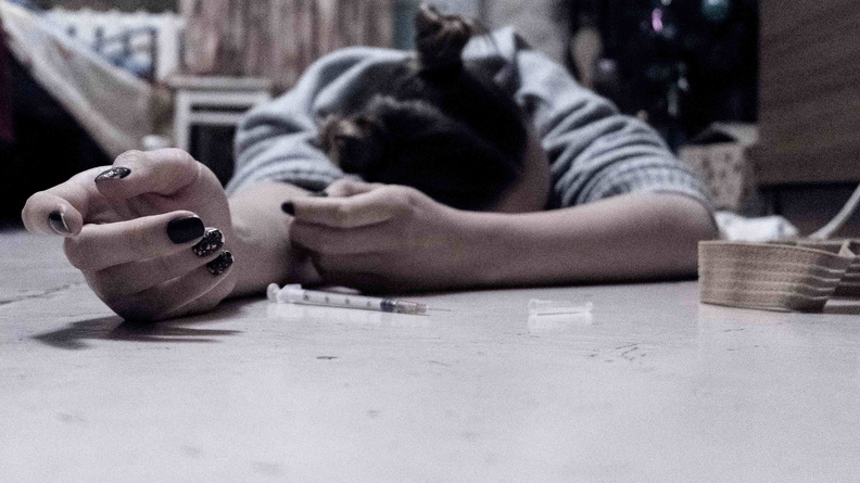 В Тюмени будут судить юношу, давшего несовершеннолетней наркотики