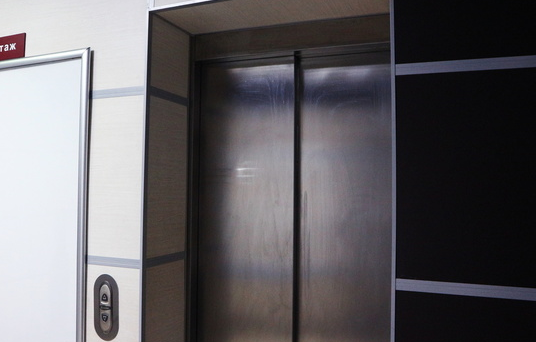 В тюменской многоэтажке ЖК «Звездный» стали чаще ломаться лифты Otis из США