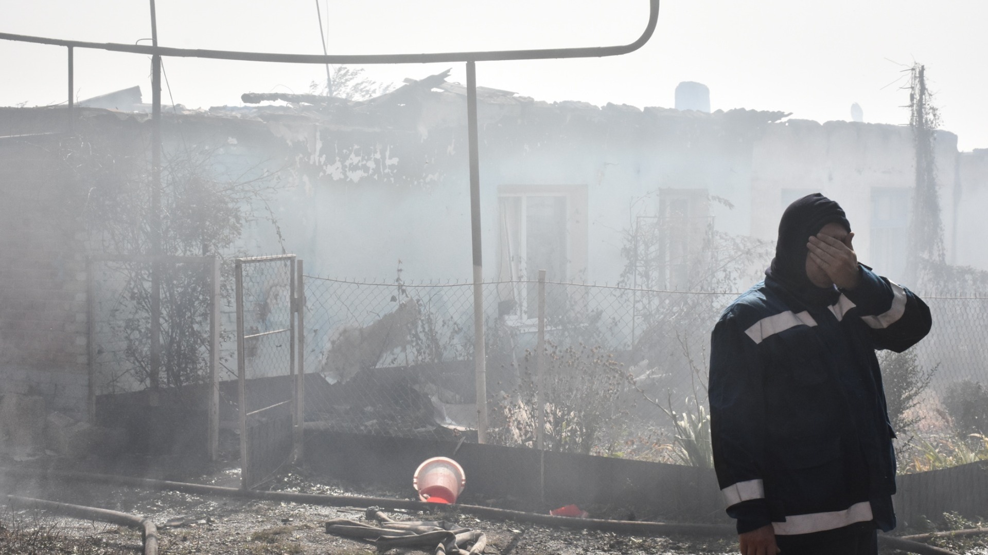 Мощный взрыв напугал водителей ранним утром в Тюмени. Видео