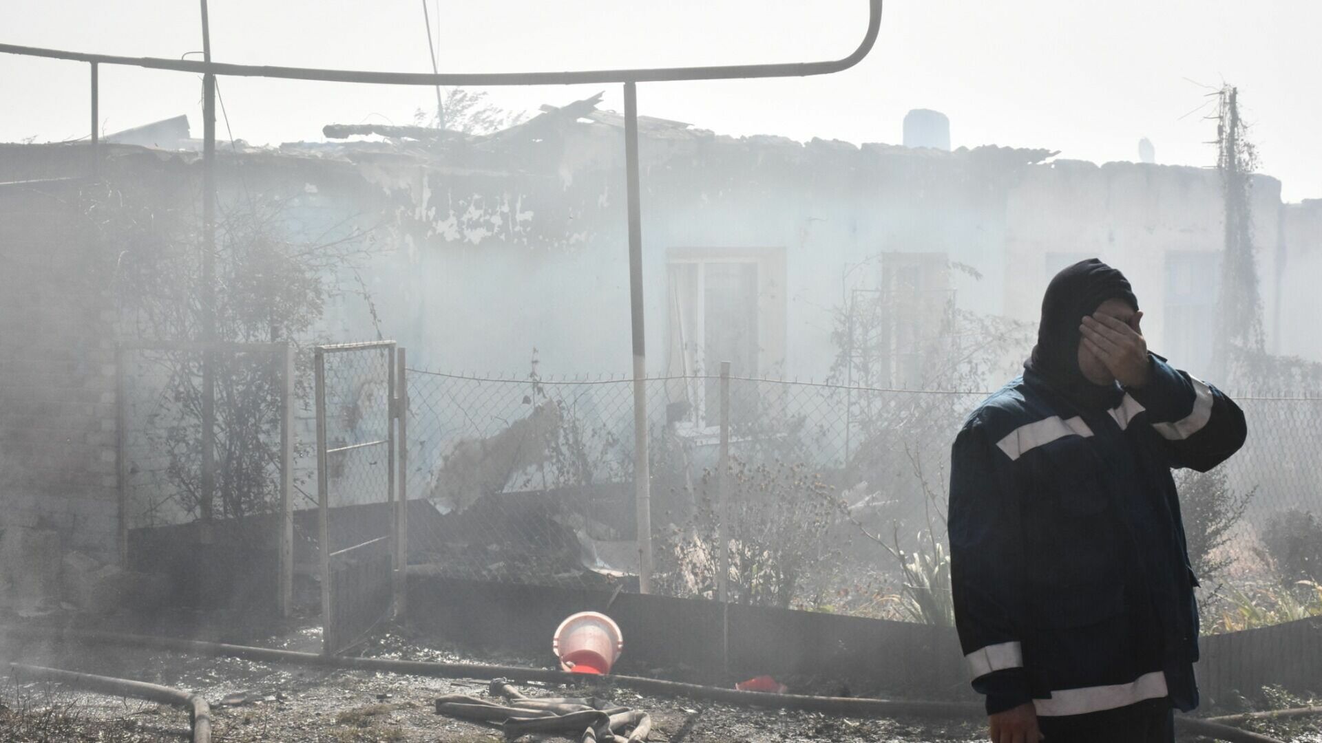 Сотрудники МЧС ликвидировали пожар в частном доме по улице Павлова в Тюмени