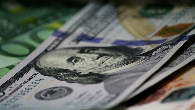 Доллар на Мосбирже почти достиг 90 рублей и обновил исторический максимум