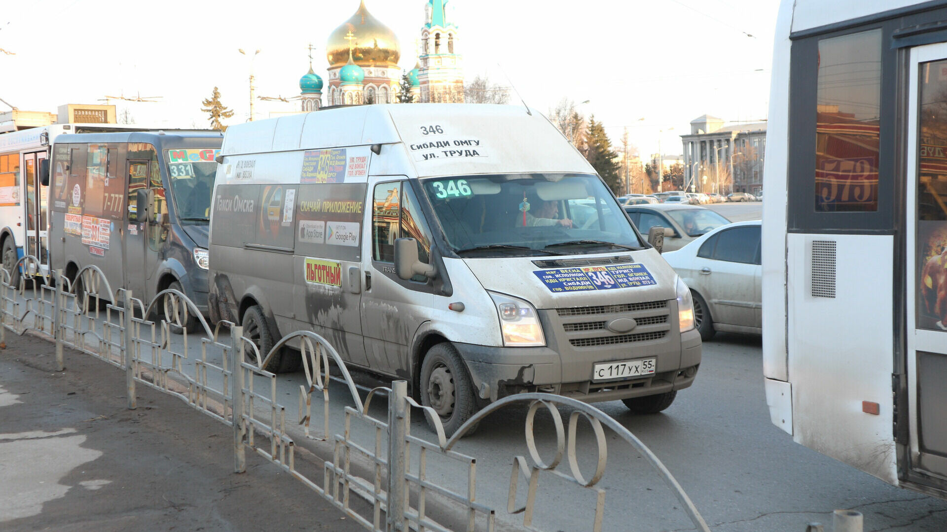 Горожане пожаловались на пробки в центре Тюмени из-за перекрытой дороги